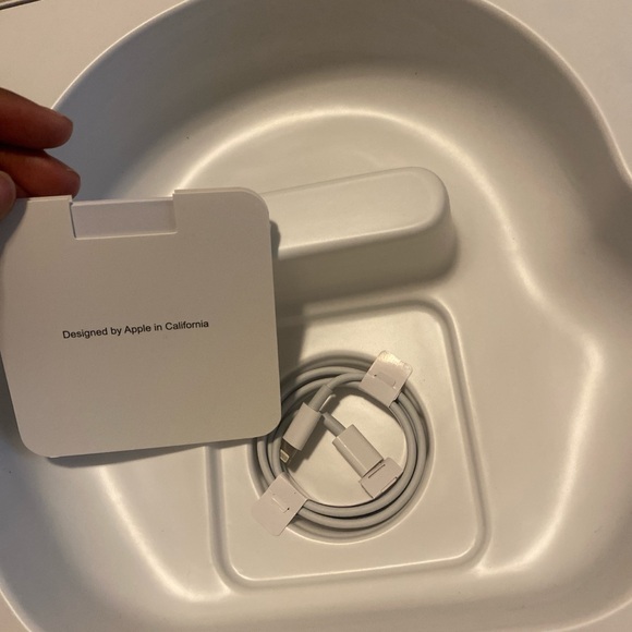 AirPod Maxes! - Picture 3 of 5